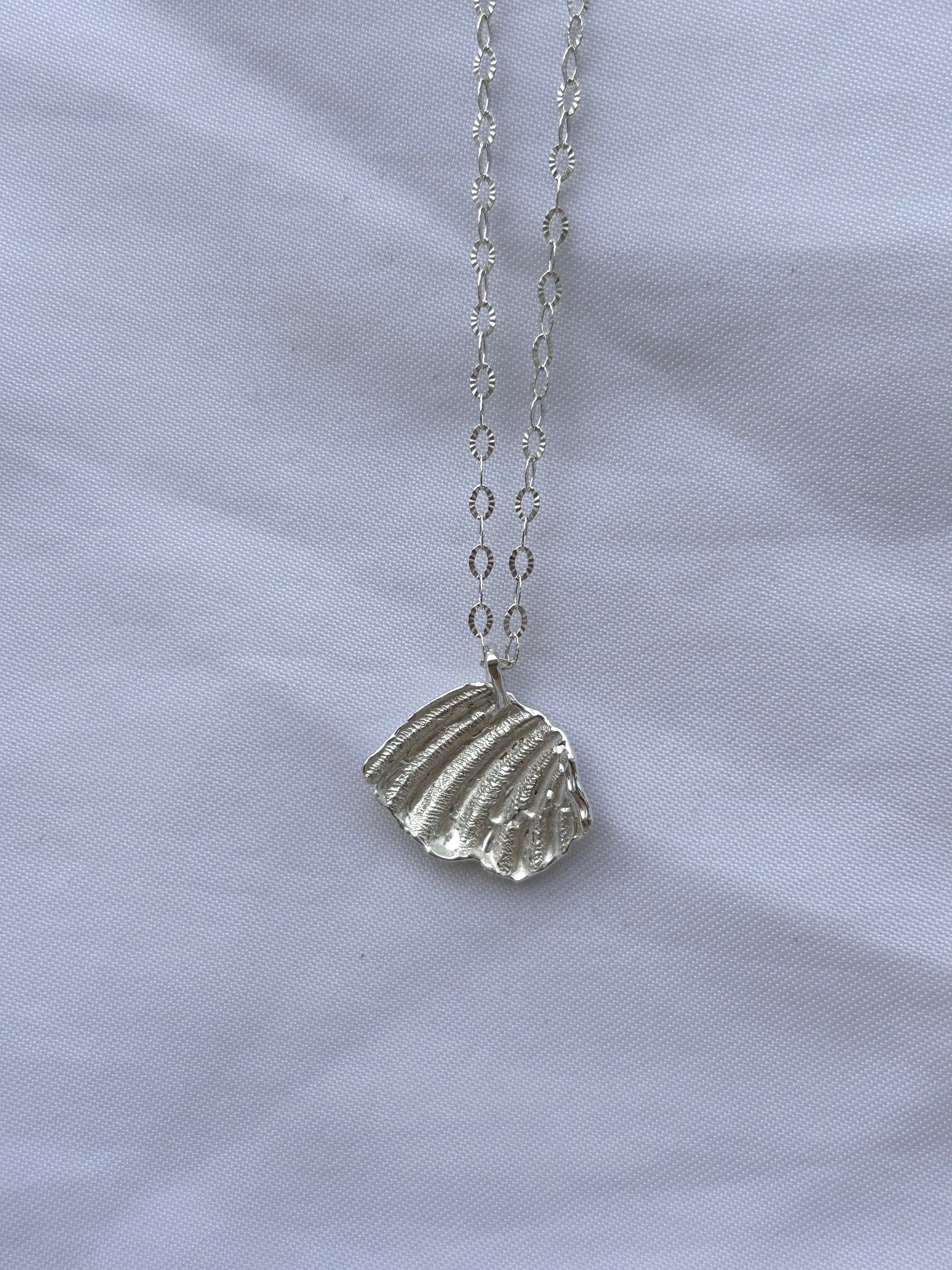 Mini shell necklace