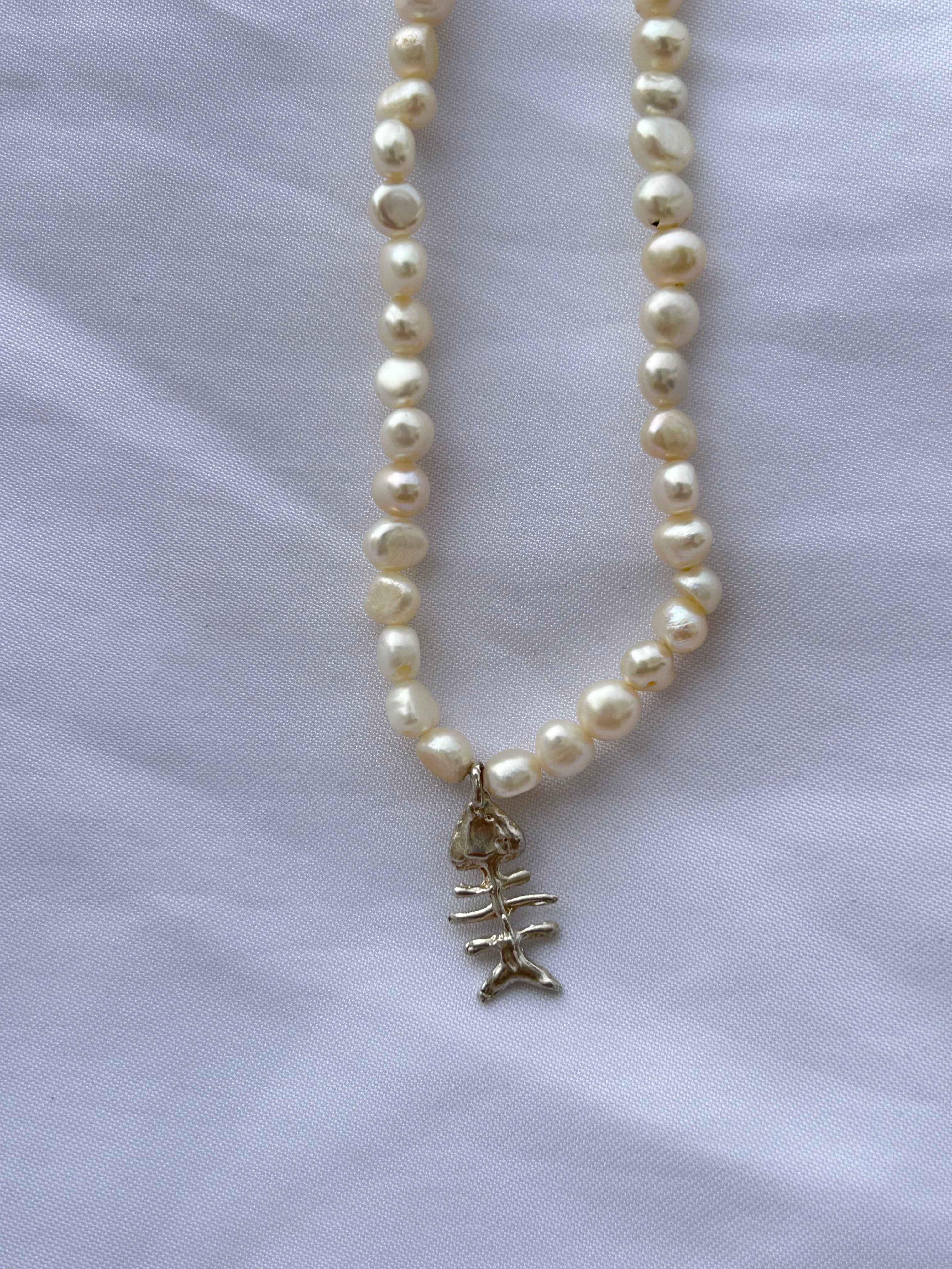 Fish and pearls necklace