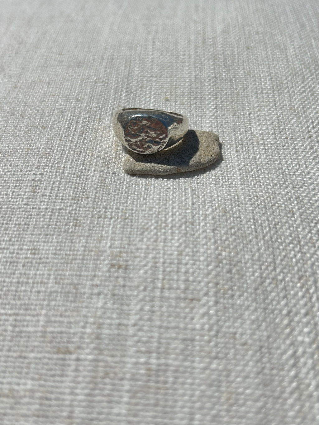 Wavy ring