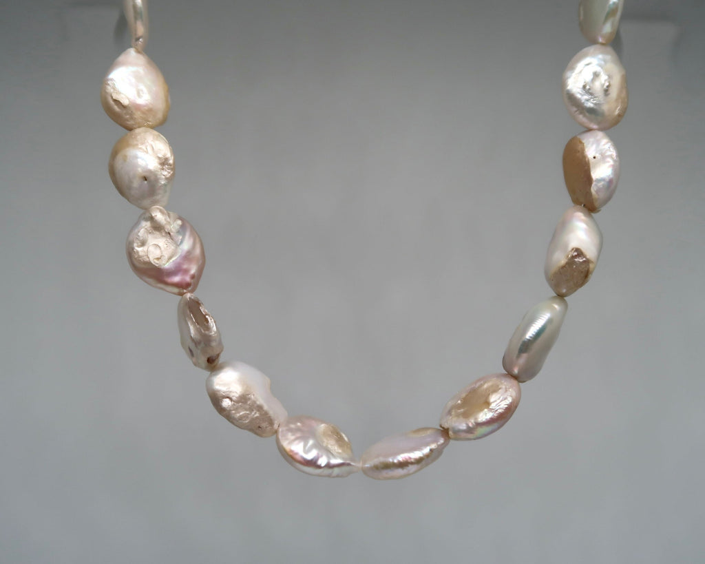 Round pearl necklace