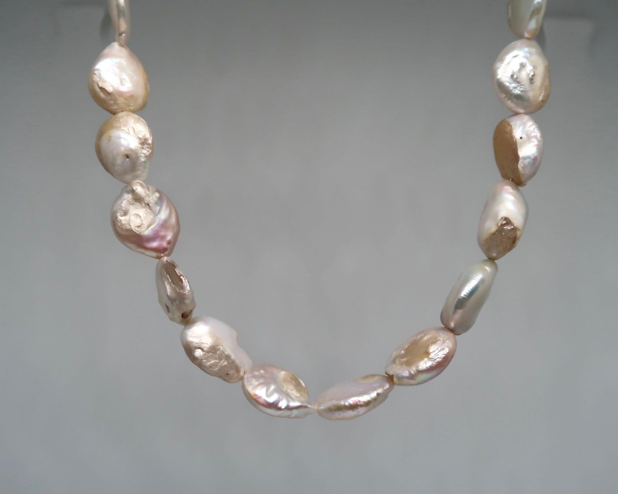 Round pearl necklace